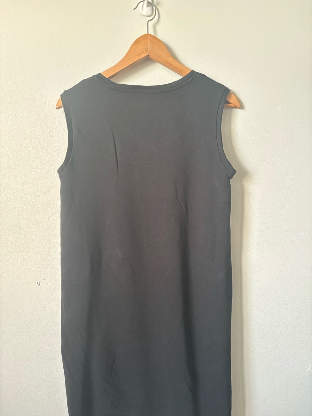 Isaac Mizrahi Black V-Neck Sleeveless Tank Dress - Picture 2 of 6